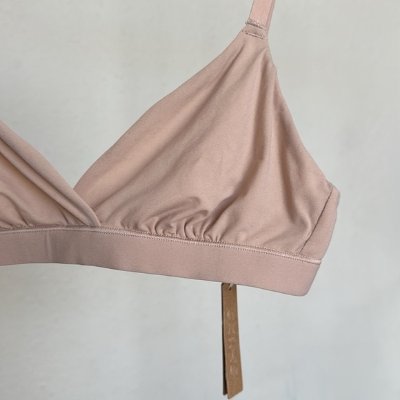 SKIMS FITS EVERYBODY CROSSOVER BRALETTE Color Clay Size M NWT - Picture 3 of 9